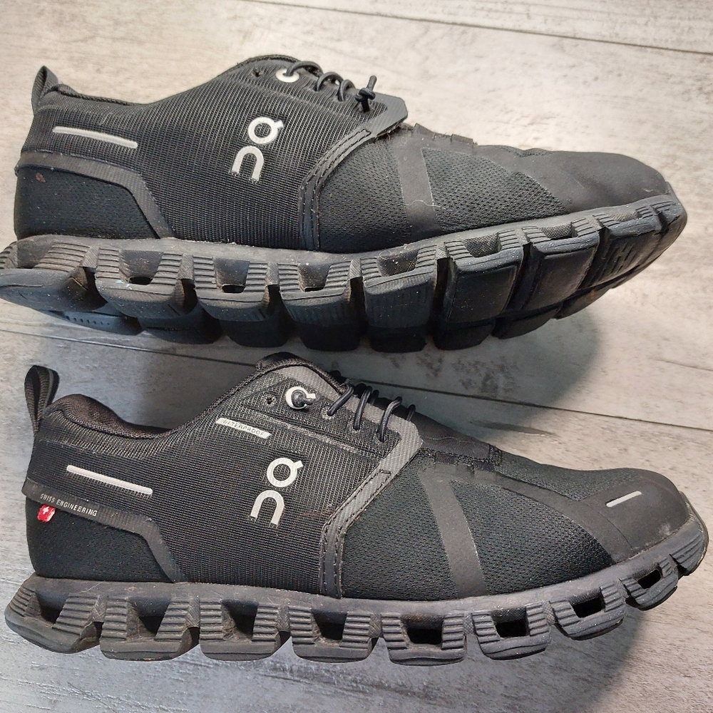 On Running Women's Black Cloud-Style Athletic Sneakers